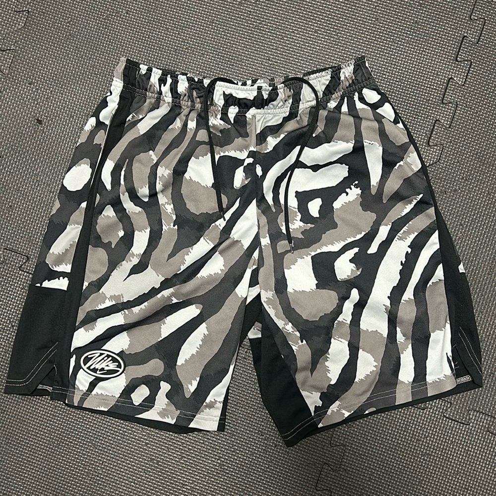 Nike Dri-Fit Mens Sport Clash Training Athletic Shorts Size Lg Black White